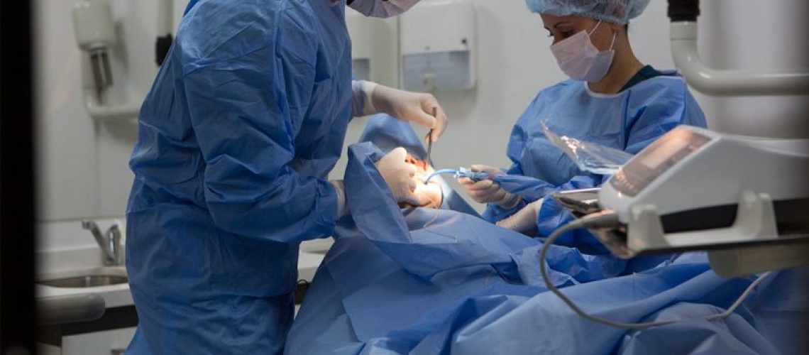 Implantes Invisalign en Clínica Pio X